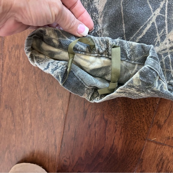 Men's Mossy Oak Breakuo Camouflage Hunting Pants - Picture 5 of 9